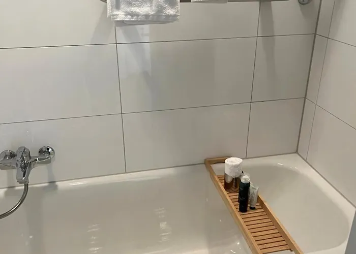 Old Town 10 Min To Mainstation With Washer & Dryer *