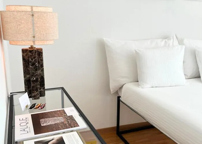 Old Town 10 Min To Mainstation With Washer & Dryer *