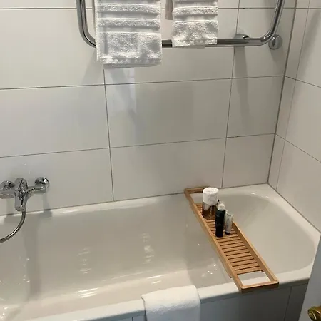 Old Town 10 Min To Mainstation With Washer & Dryer *