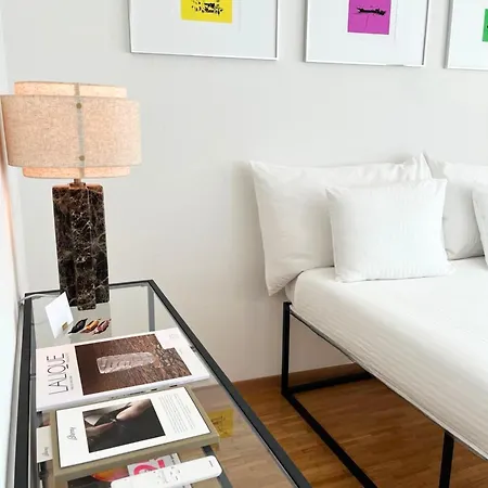 Old Town 10 Min To Mainstation With Washer & Dryer *